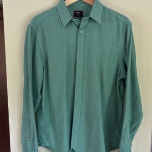 Men’s UNTUCKit long sleeve Wrinkle-Free shirt Size medium-regular